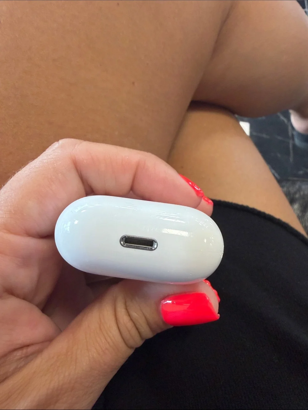 Apple White Earbud Charging Case
